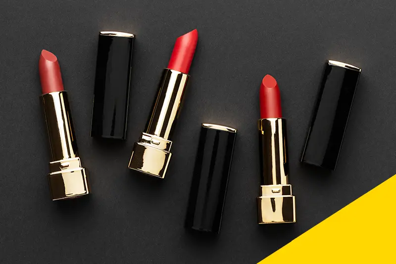 Помада и блеск для губ: виды и особенности применения